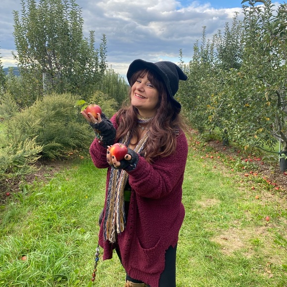 Meet your Posher, Gina - Picture 3 of 3